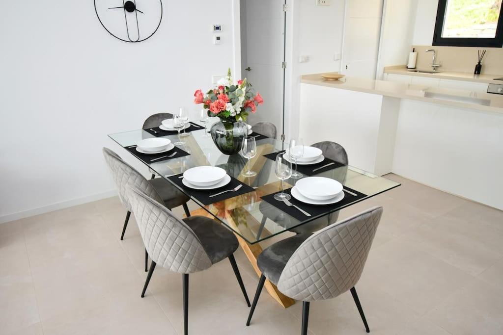 Casa Kerr - Luxury Apt - Sleeps 9 - Los Boliches Lejlighed Málaga Eksteriør billede