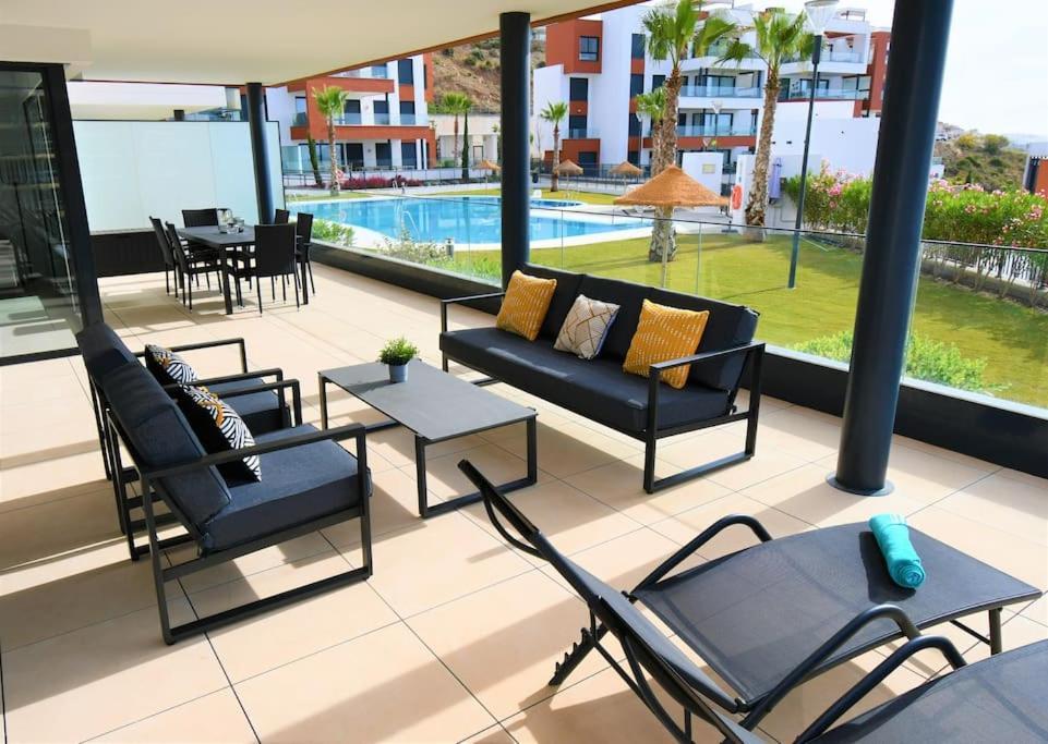 Casa Kerr - Luxury Apt - Sleeps 9 - Los Boliches Lejlighed Málaga Eksteriør billede