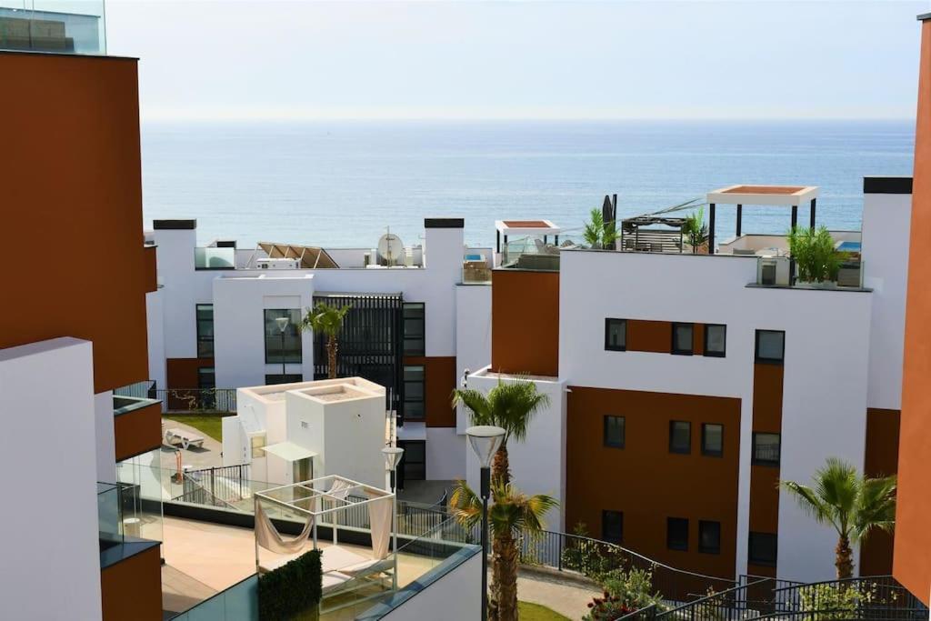Casa Kerr - Luxury Apt - Sleeps 9 - Los Boliches Lejlighed Málaga Eksteriør billede