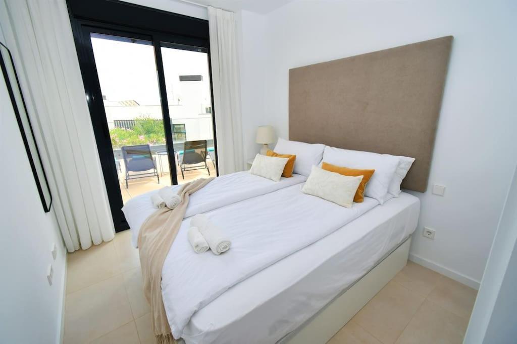Casa Kerr - Luxury Apt - Sleeps 9 - Los Boliches Lejlighed Málaga Eksteriør billede