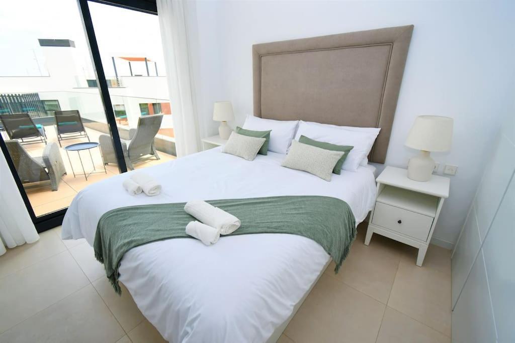 Casa Kerr - Luxury Apt - Sleeps 9 - Los Boliches Lejlighed Málaga Eksteriør billede