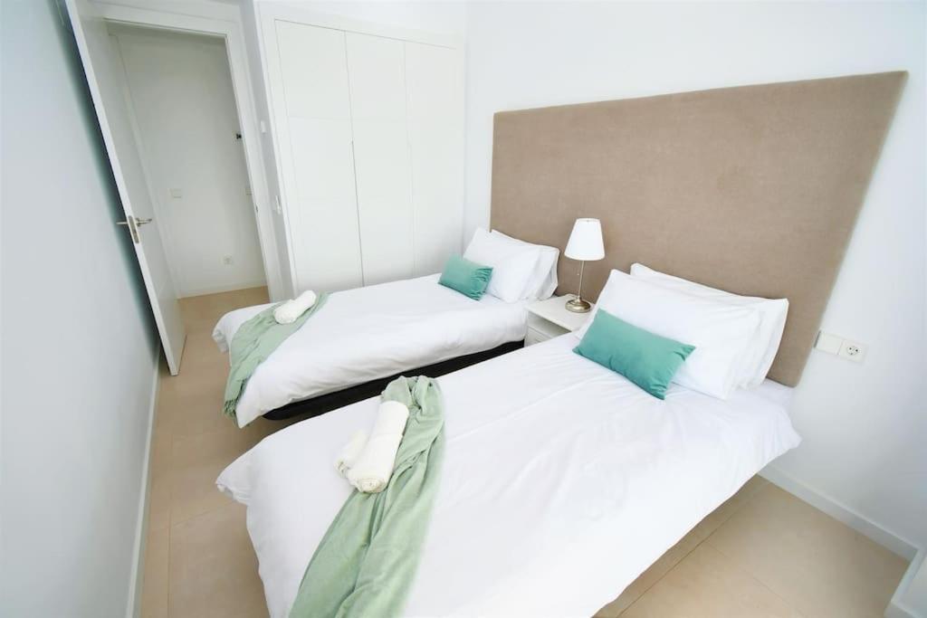 Casa Kerr - Luxury Apt - Sleeps 9 - Los Boliches Lejlighed Málaga Eksteriør billede