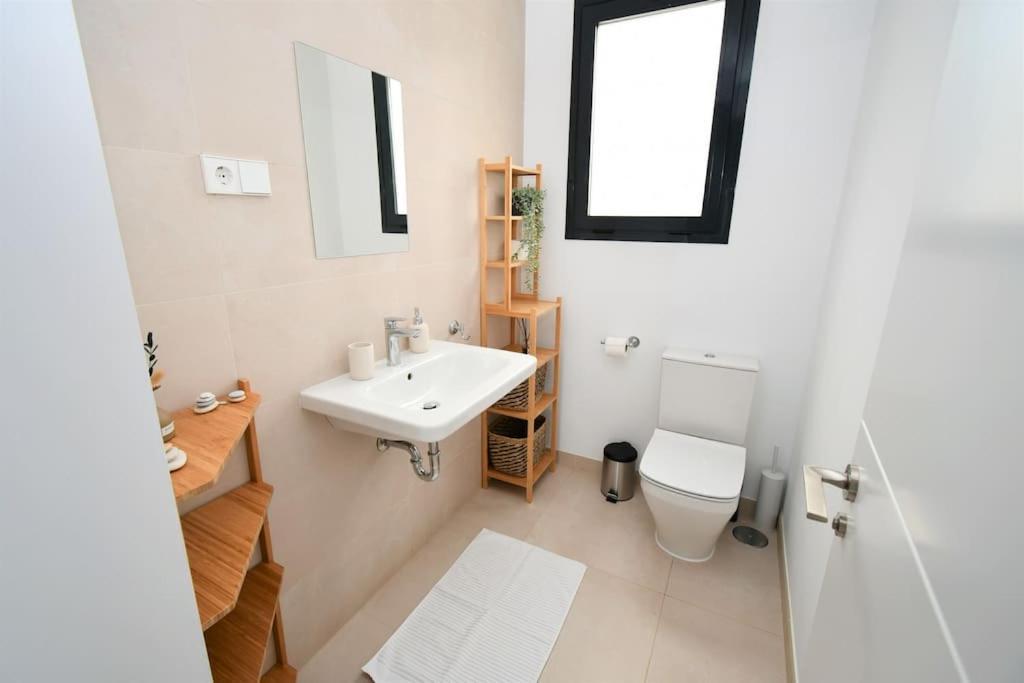 Casa Kerr - Luxury Apt - Sleeps 9 - Los Boliches Lejlighed Málaga Eksteriør billede