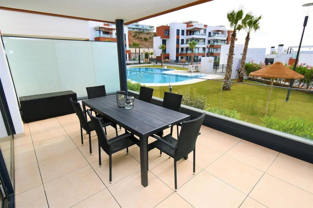 Casa Kerr - Luxury Apt - Sleeps 9 - Los Boliches Lejlighed Málaga Eksteriør billede